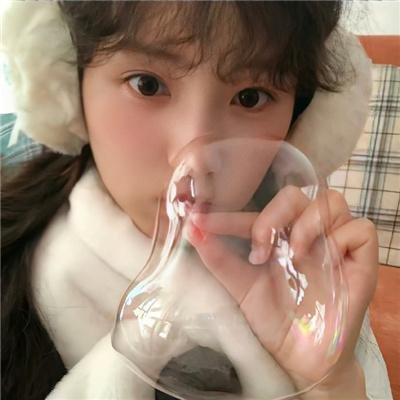 独自夜归的女孩